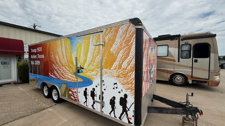 Enclosed trailer mural for a mobile stage