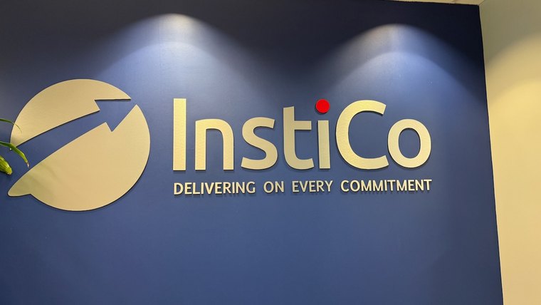 Illuminated lobby sign